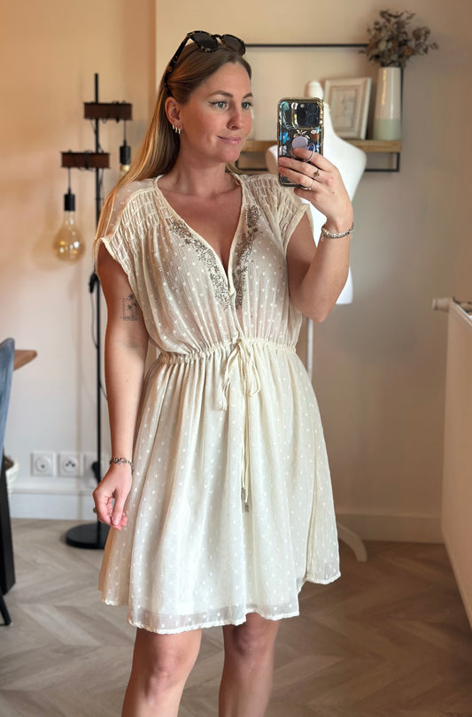 Robe d’été plumetis blanc crème détails sequins T.38