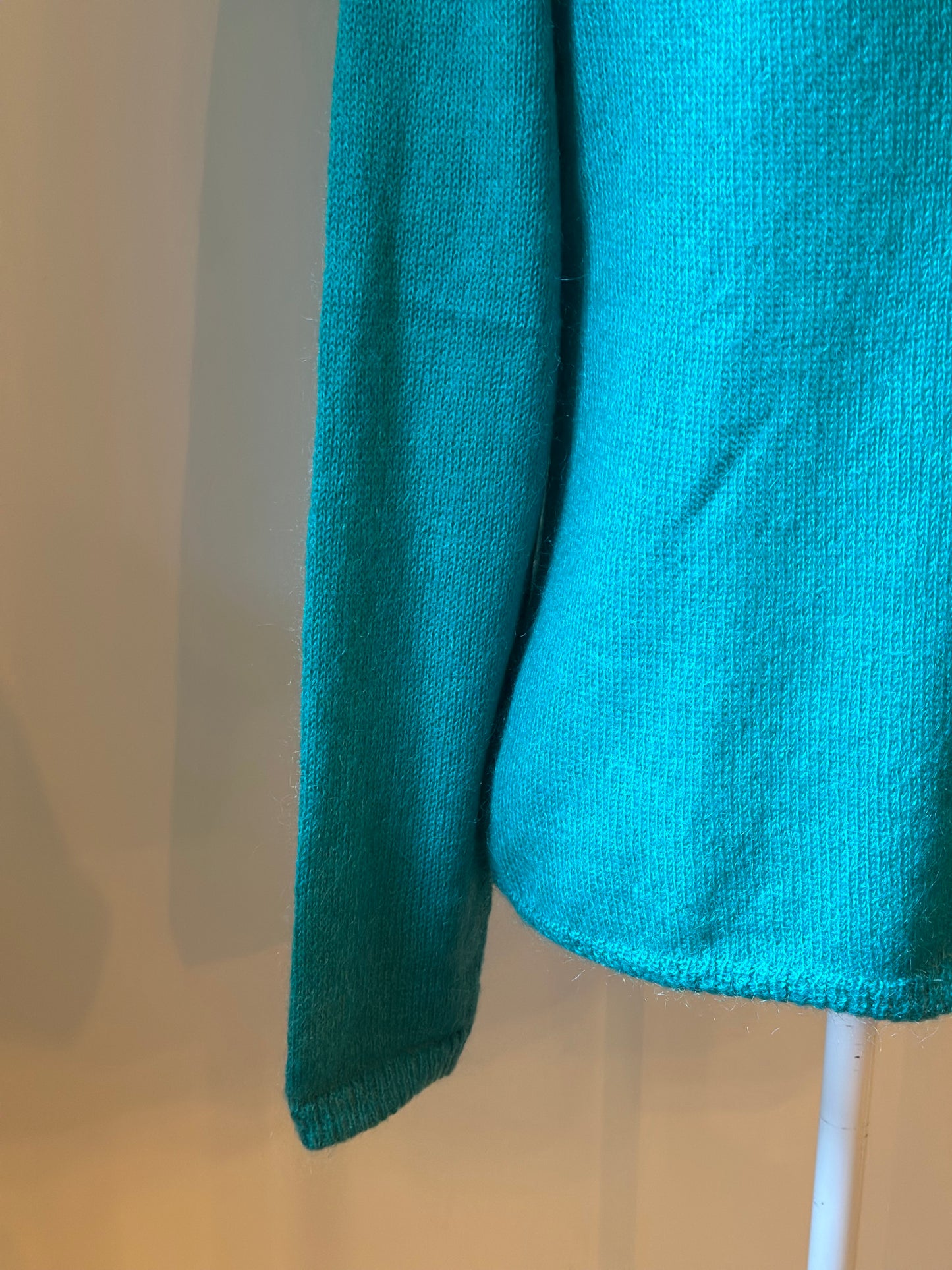 Pull col V uni mohair laine T.40