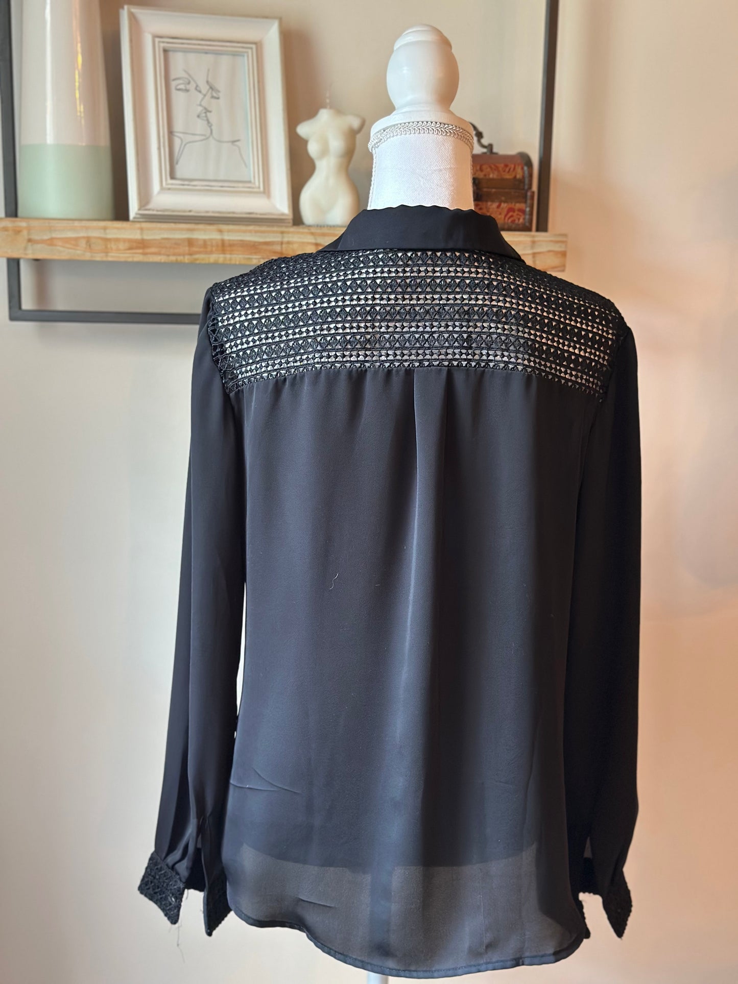 Chemise fluide noire détails dentelle T.38