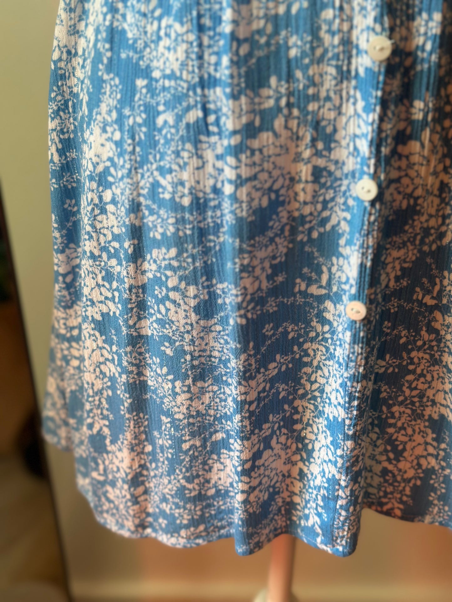 Robe d’été bleue à motifs fleuris blancs T.34/36