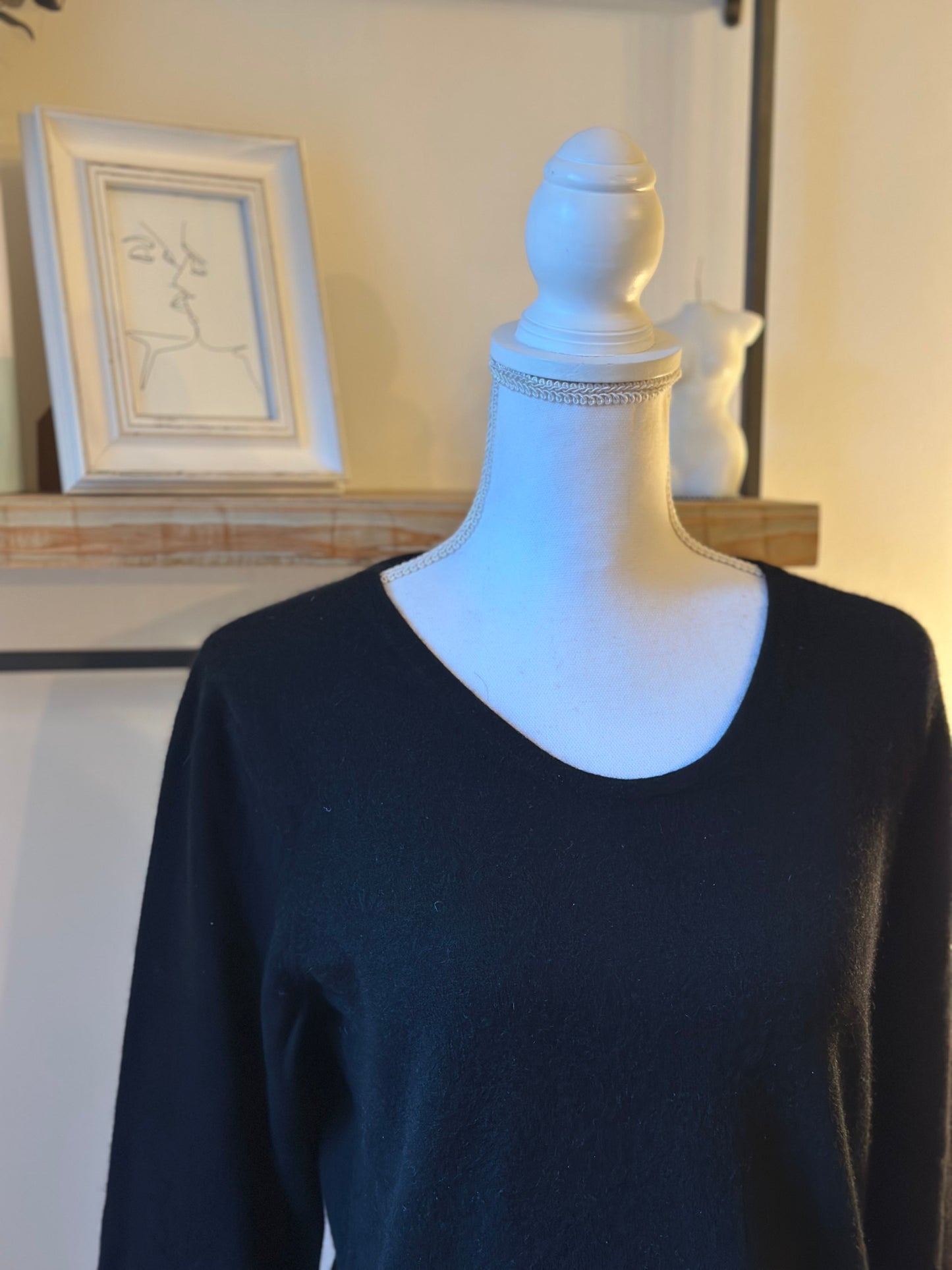 Pull col V uni noir en cachemire T.38