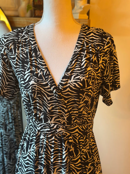 Robe imprimé zèbre palmiers noir et blanc T.36