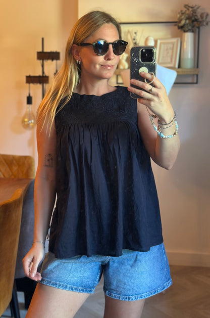 Blouse en coton brodé T.36