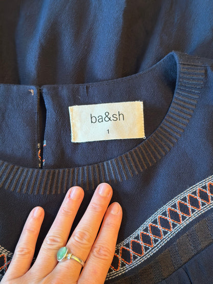 Robe modèle Plaza brodée T.36