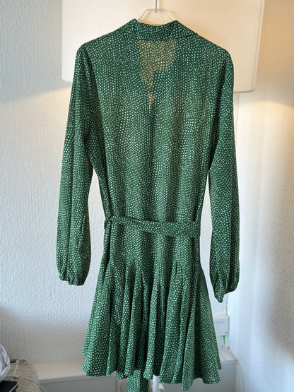 Robe fluide à volants verte à pois blancs T.38/40