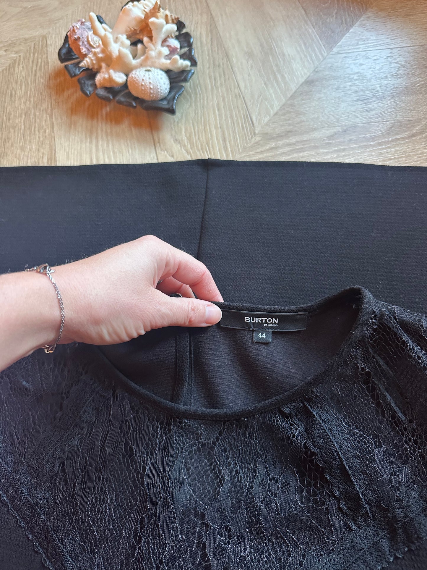 Robe noire coupe droite T.40