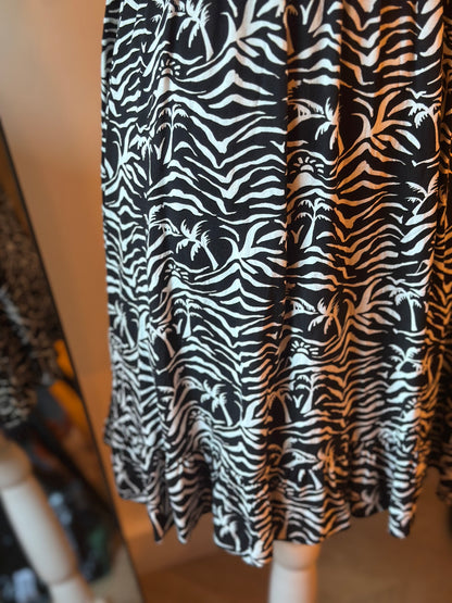 Robe imprimé zèbre palmiers noir et blanc T.36