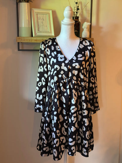 Robe fluide imprimé léopard noir et beige manches longues T.38/40