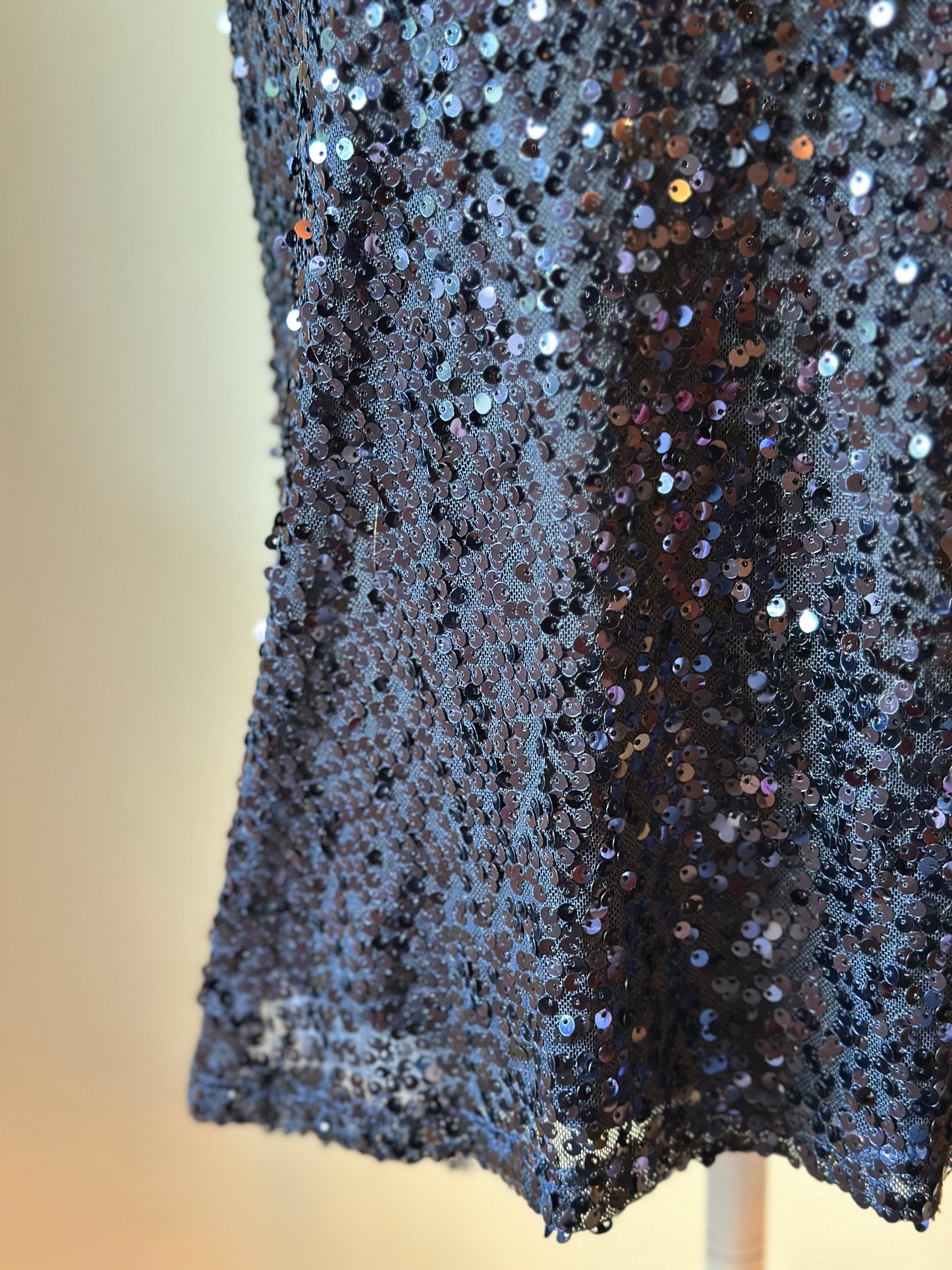 Top sans manches sequins bleu marine T.40
