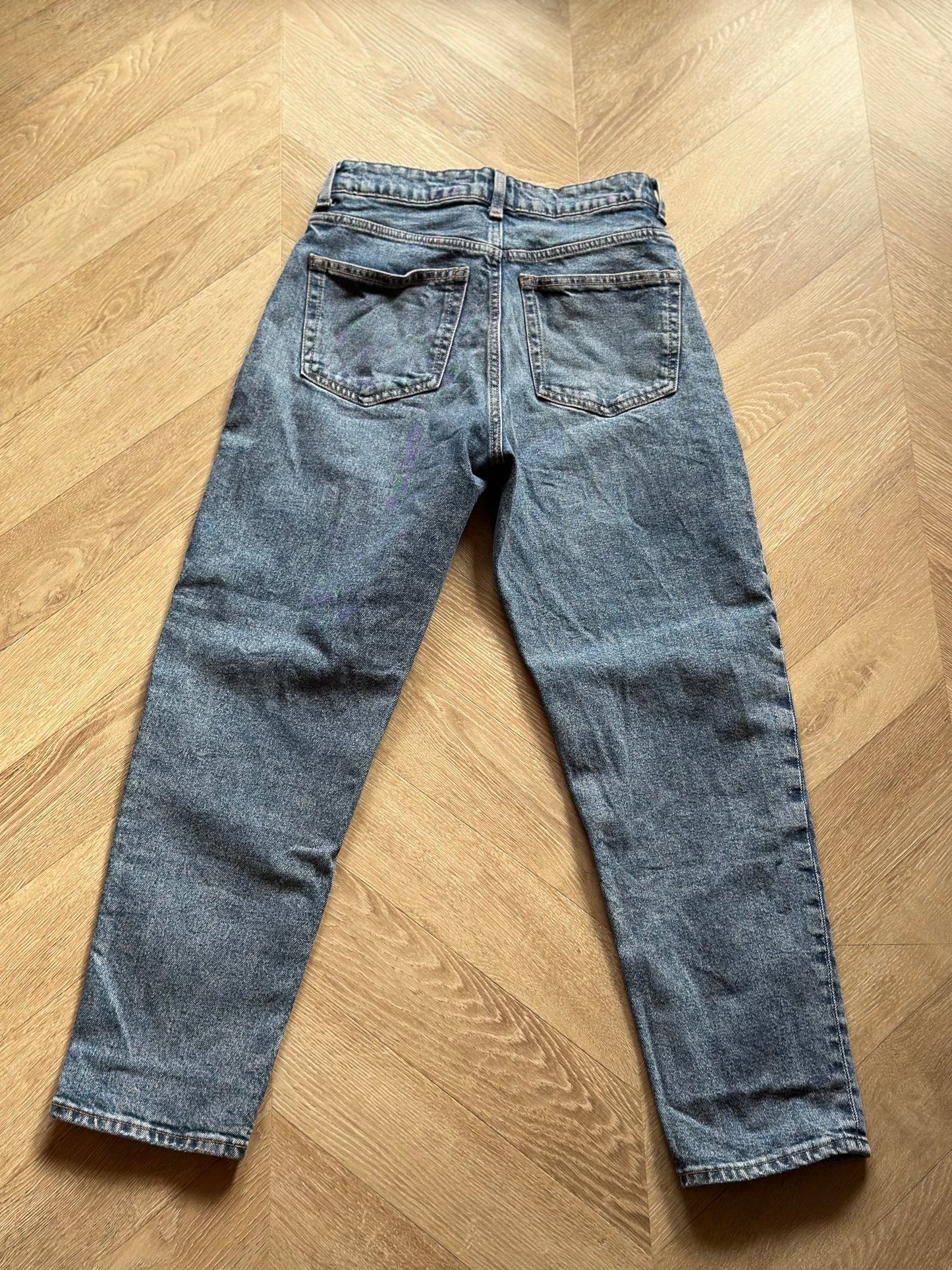 Jean mom droit en denim bleu délavé T.36