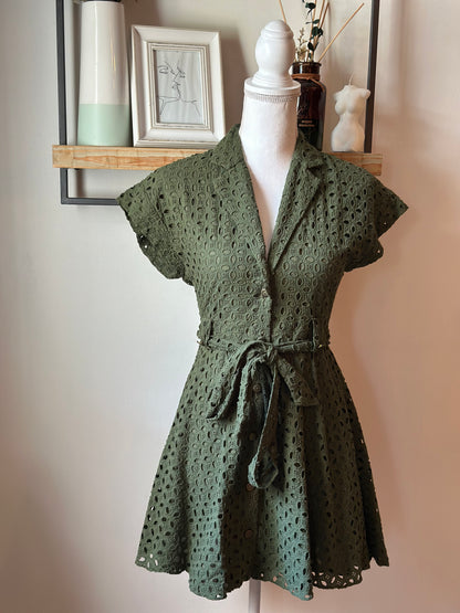 Robe kaki en broderie anglaise T.34