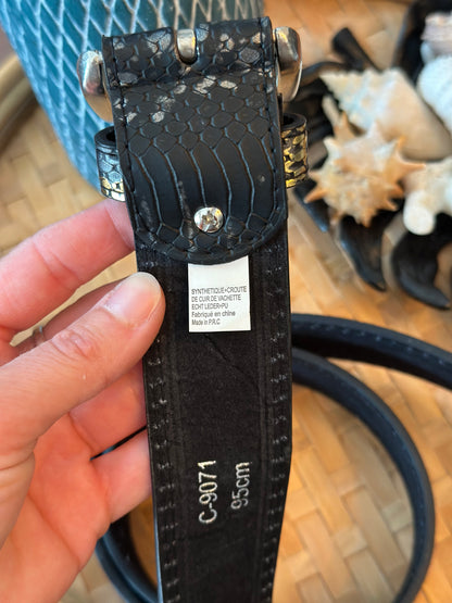 Ceinture noire effet python doré – 95 cm – Neuve