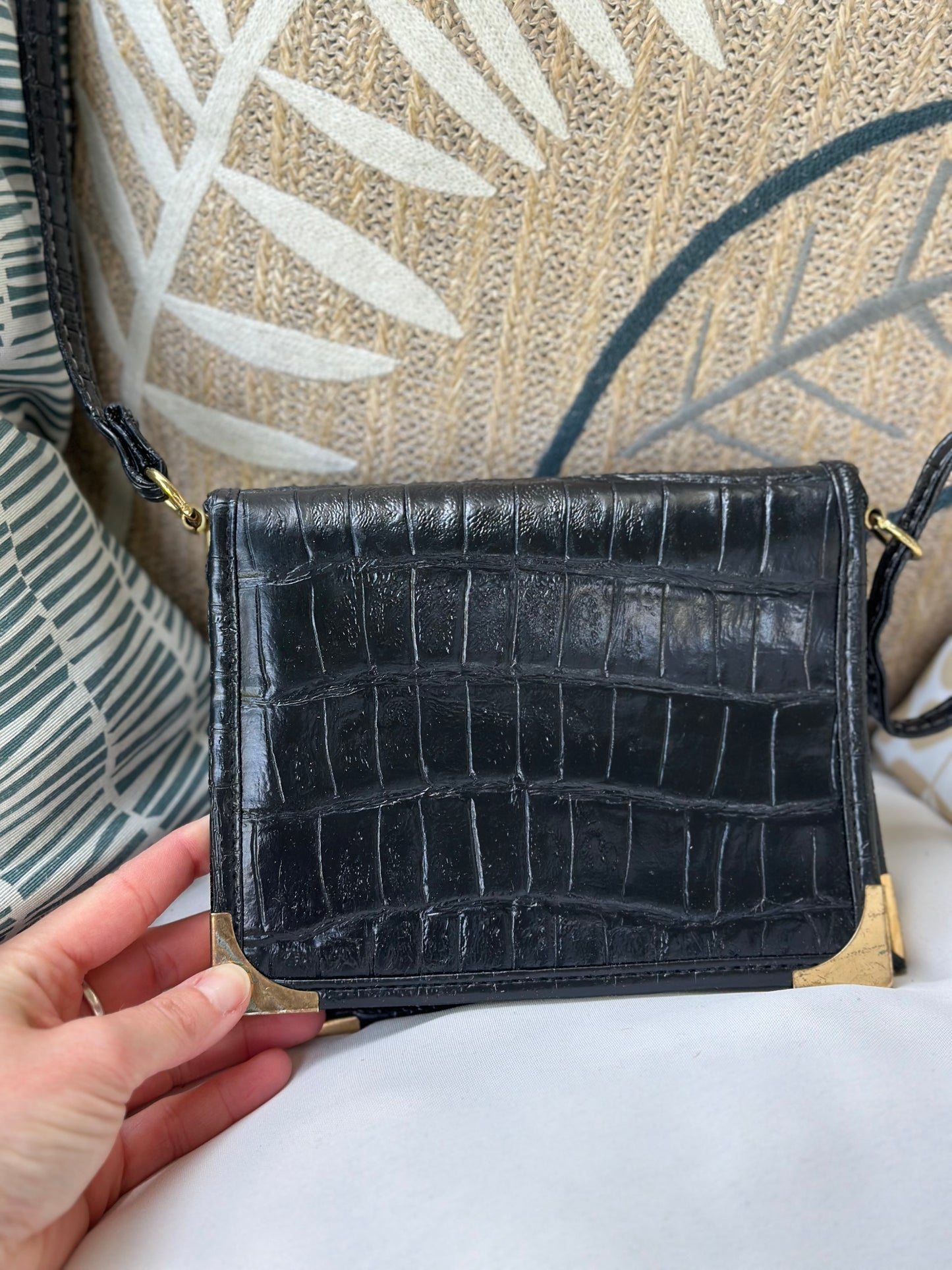 Sac bandoulière cuir noir effet croco vintage