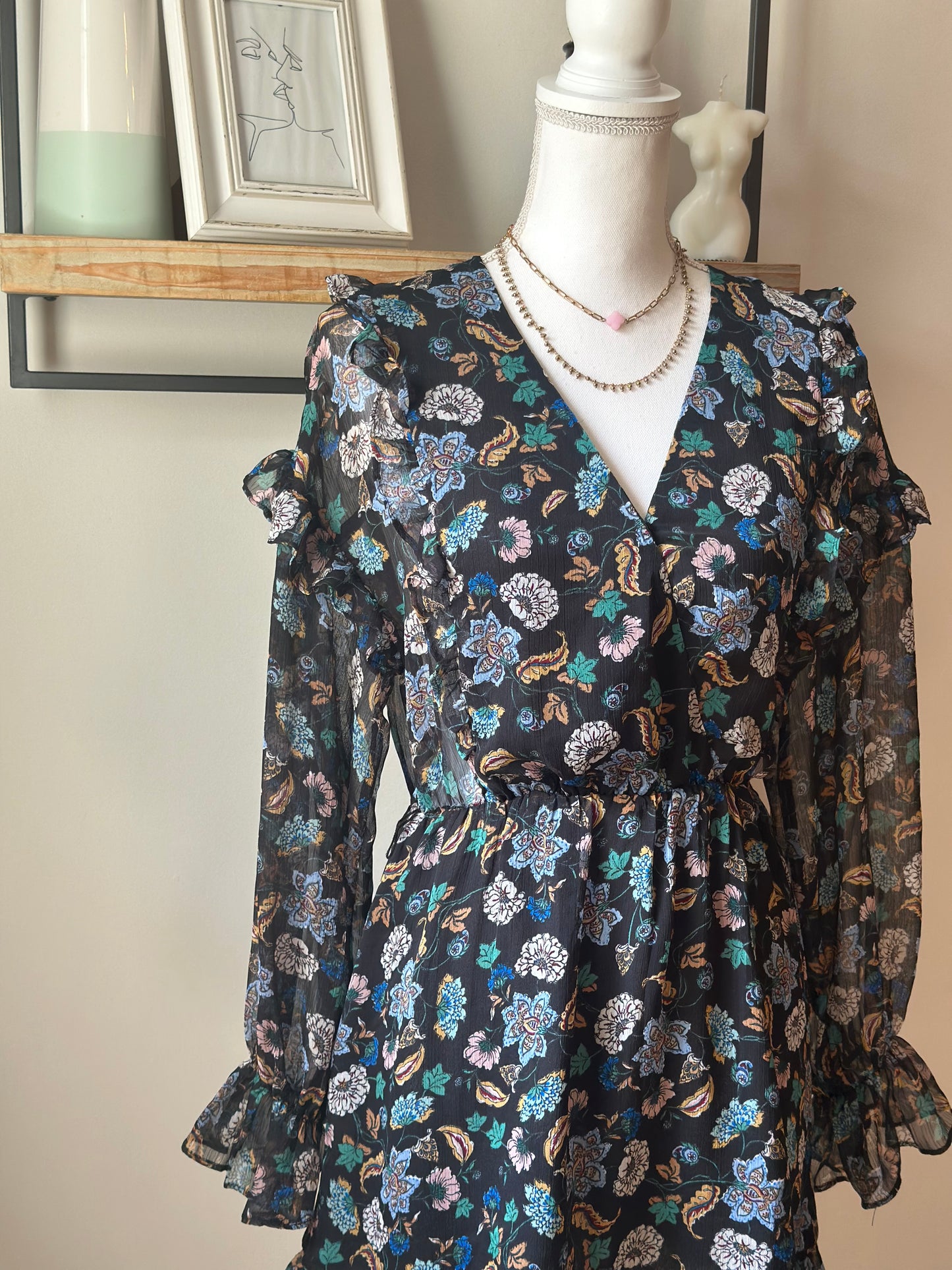Robe fleurie à volants T.36