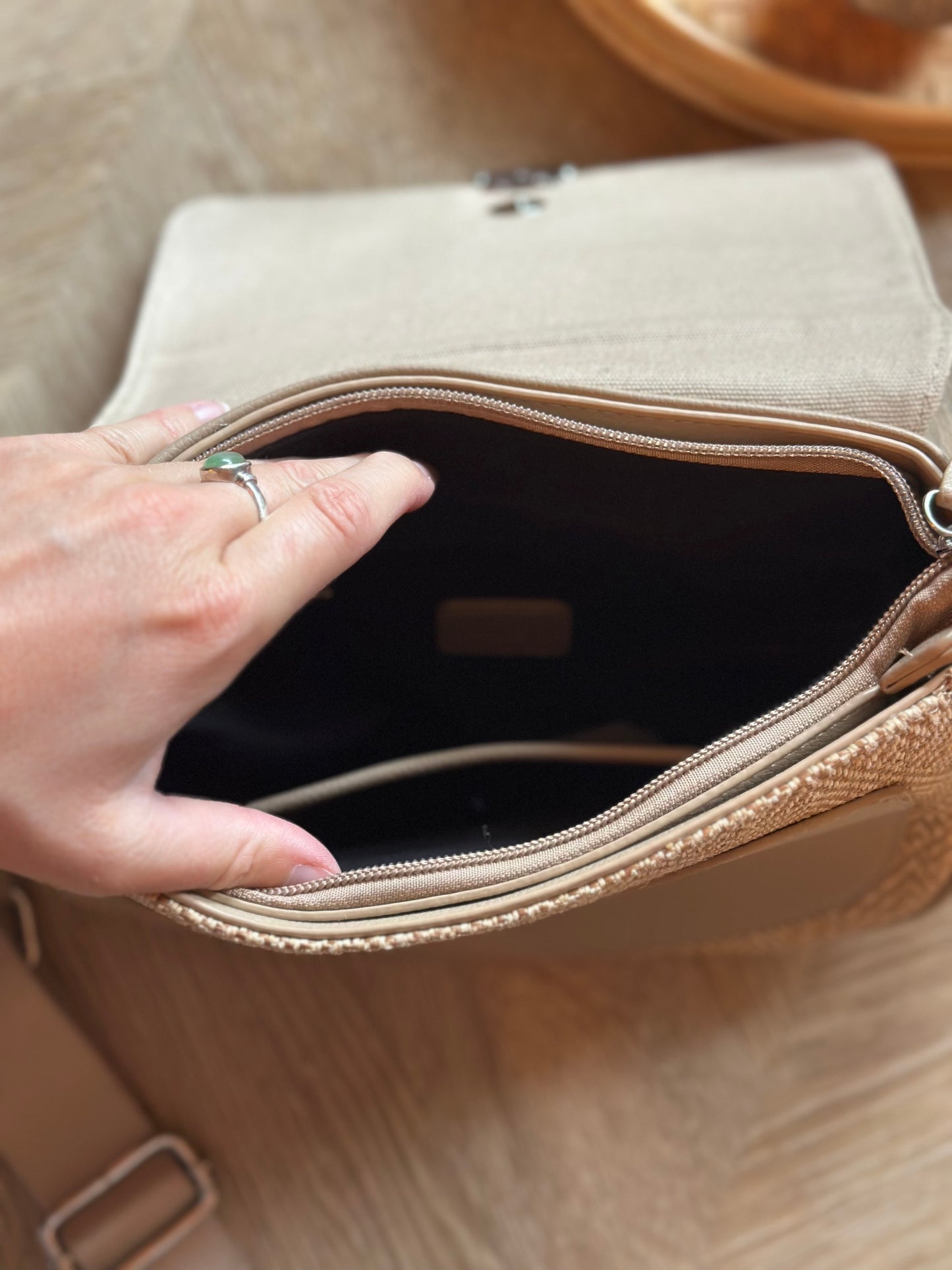 Sac à bandoulière modèle trotteur Armel beige