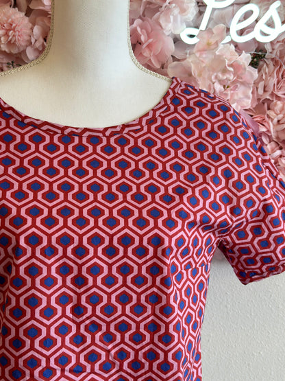 Blouse à motifs rouge, rose et bleu T.38