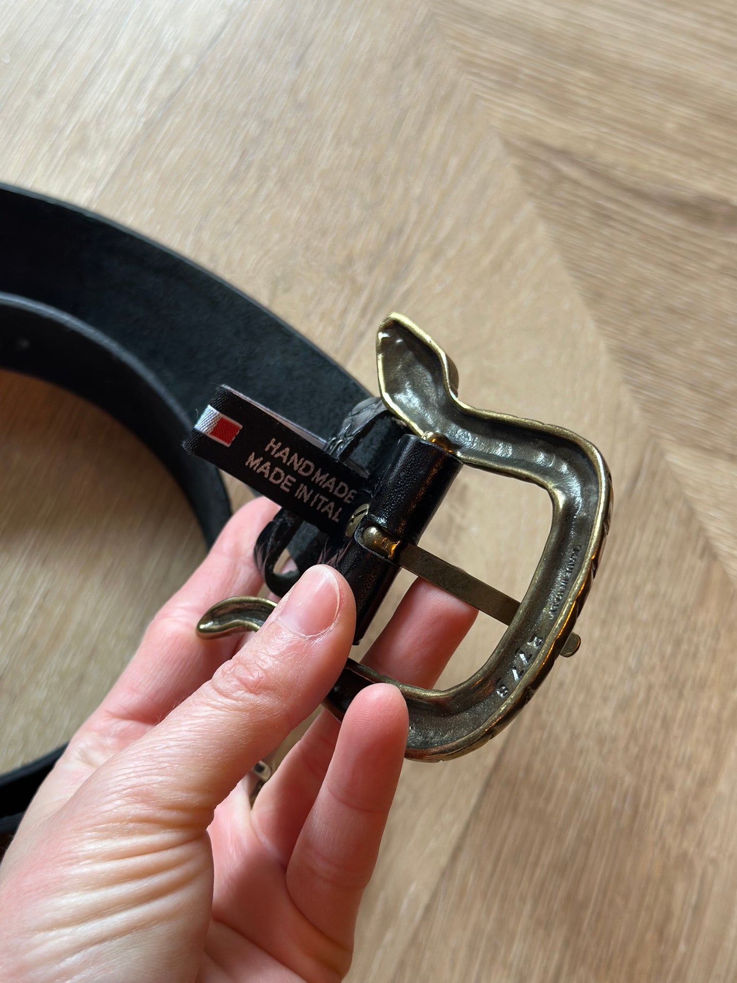 Ceinture large cuir noir embossé effet croco boucle serpent dorée – Handmade Italy longueur 110 cm