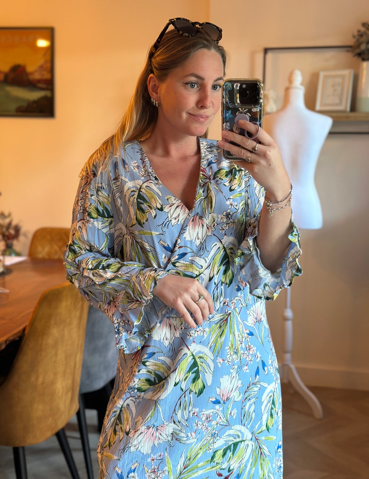 Robe bleu clair à motifs fleuris T.42