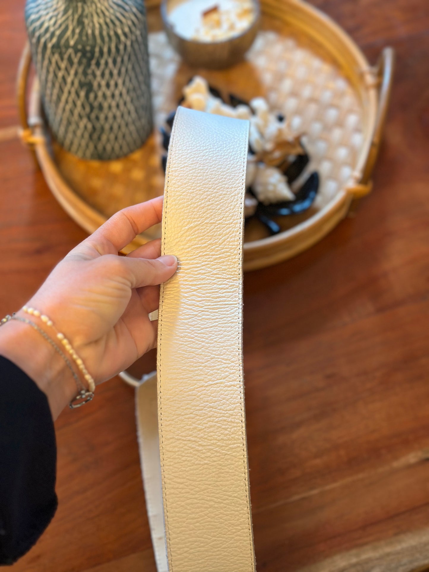 Ceinture blanc crème en cuir modèle vintage 20s’