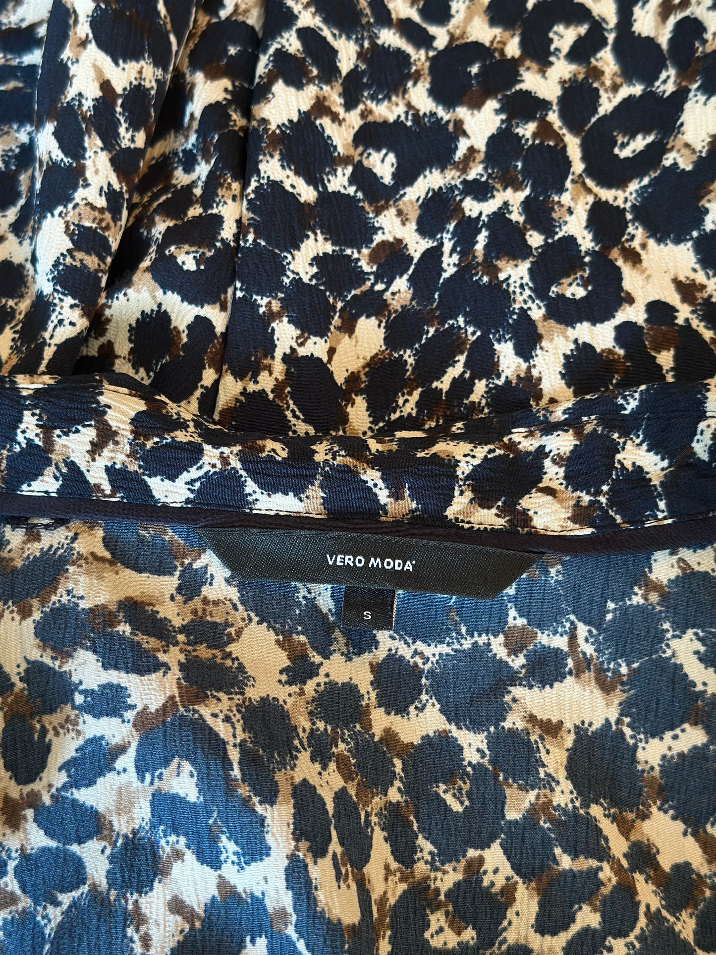 Robe léopard fluide ceinturée manches longues T.36