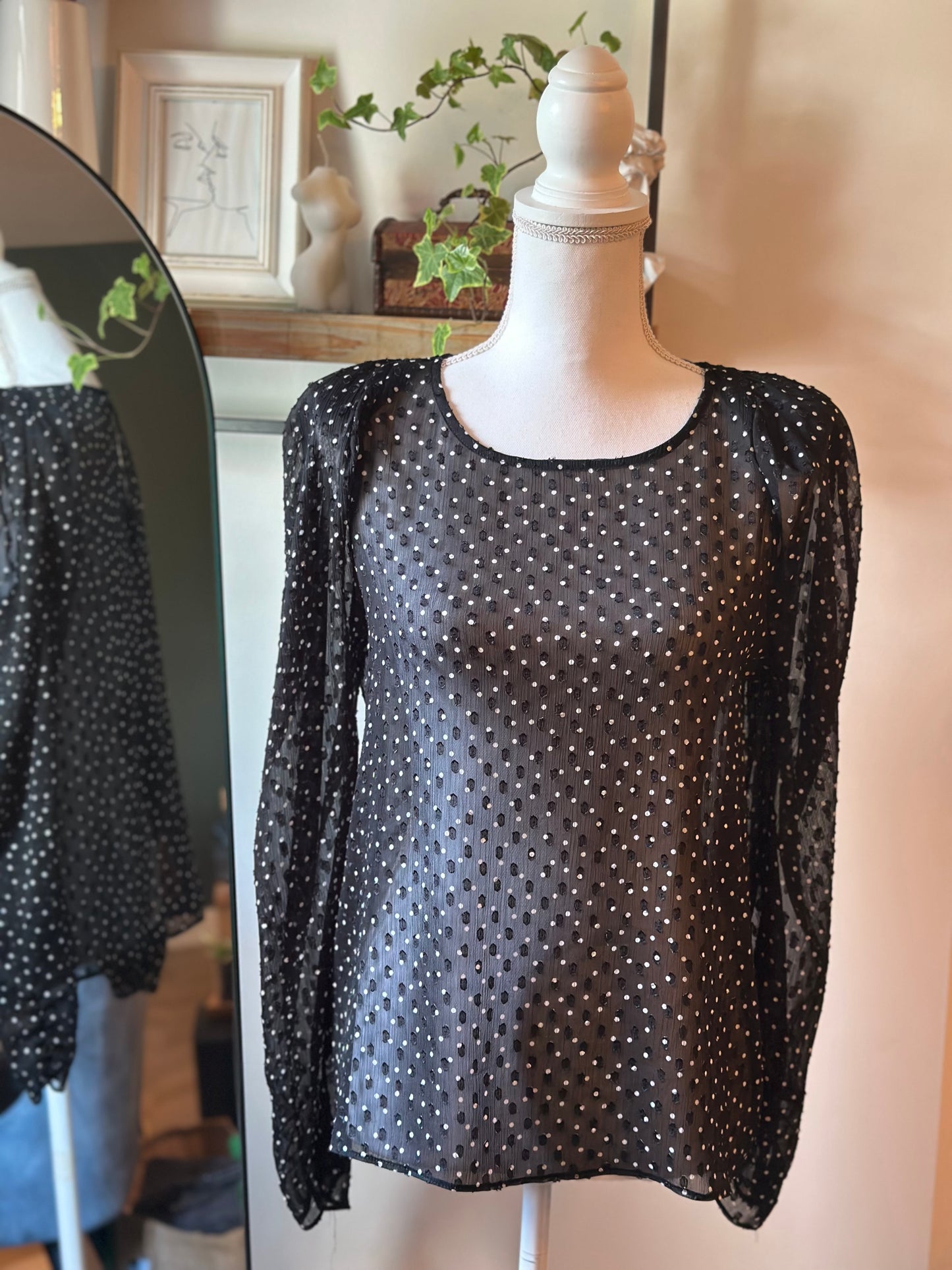 Blouse noire à pois blancs T38