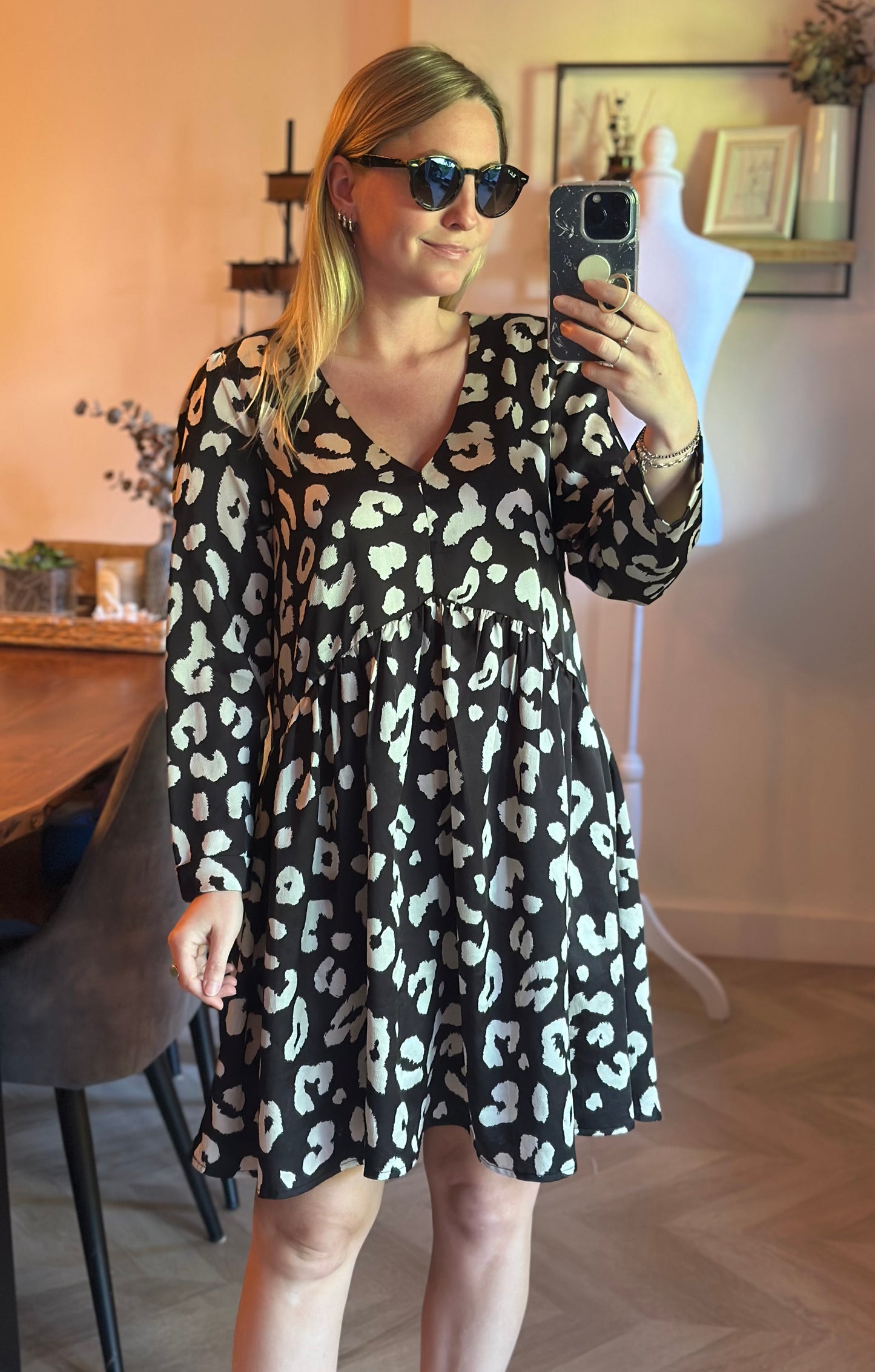 Robe fluide imprimé léopard noir et beige manches longues T.38/40