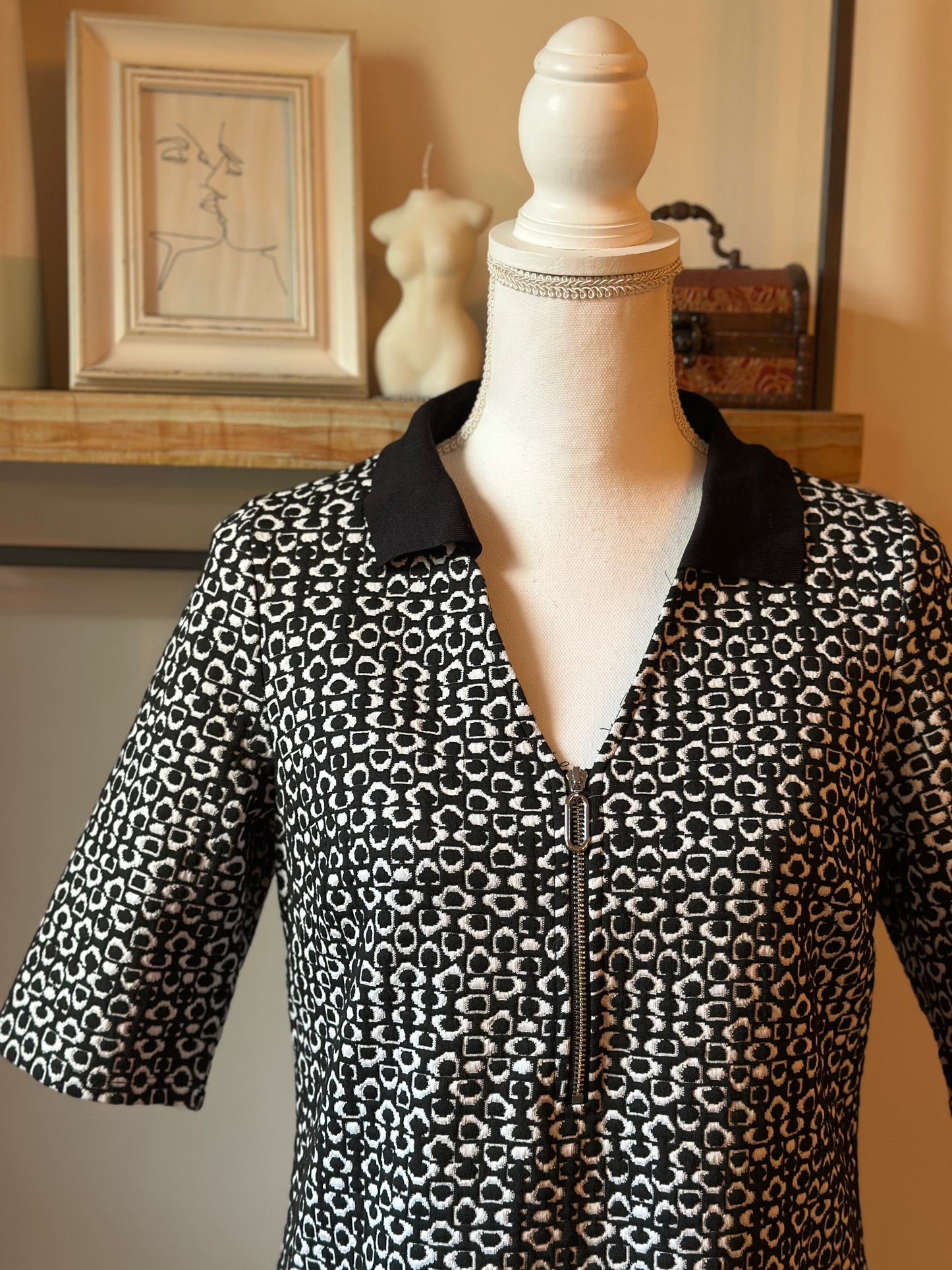 Robe droite imprimé graphique T.38