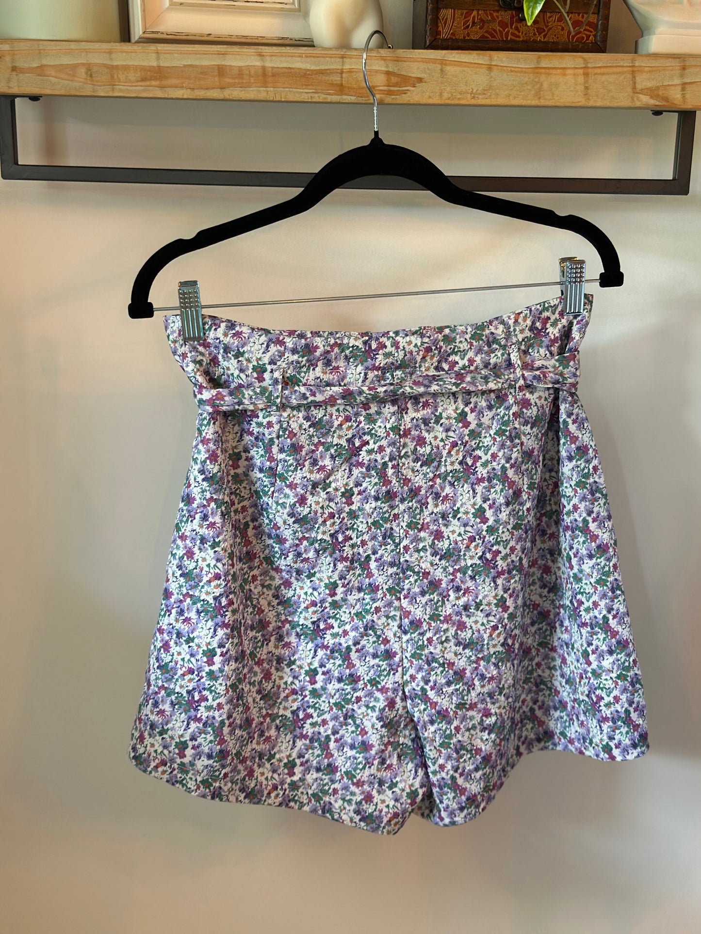 Short taille haute fleuri lilas T.36