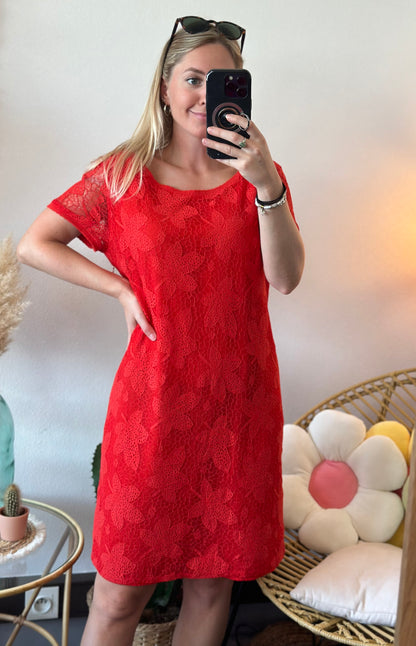 Robe rouge d’été broderie feuilles T.42