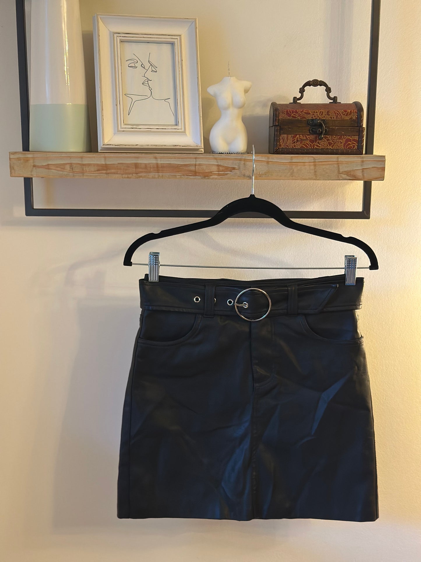 Jupe courte effet cuir noir T.36