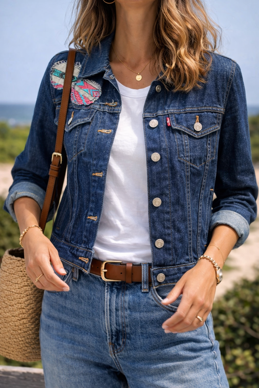 Veste en jean brodée dos et épaule T.36