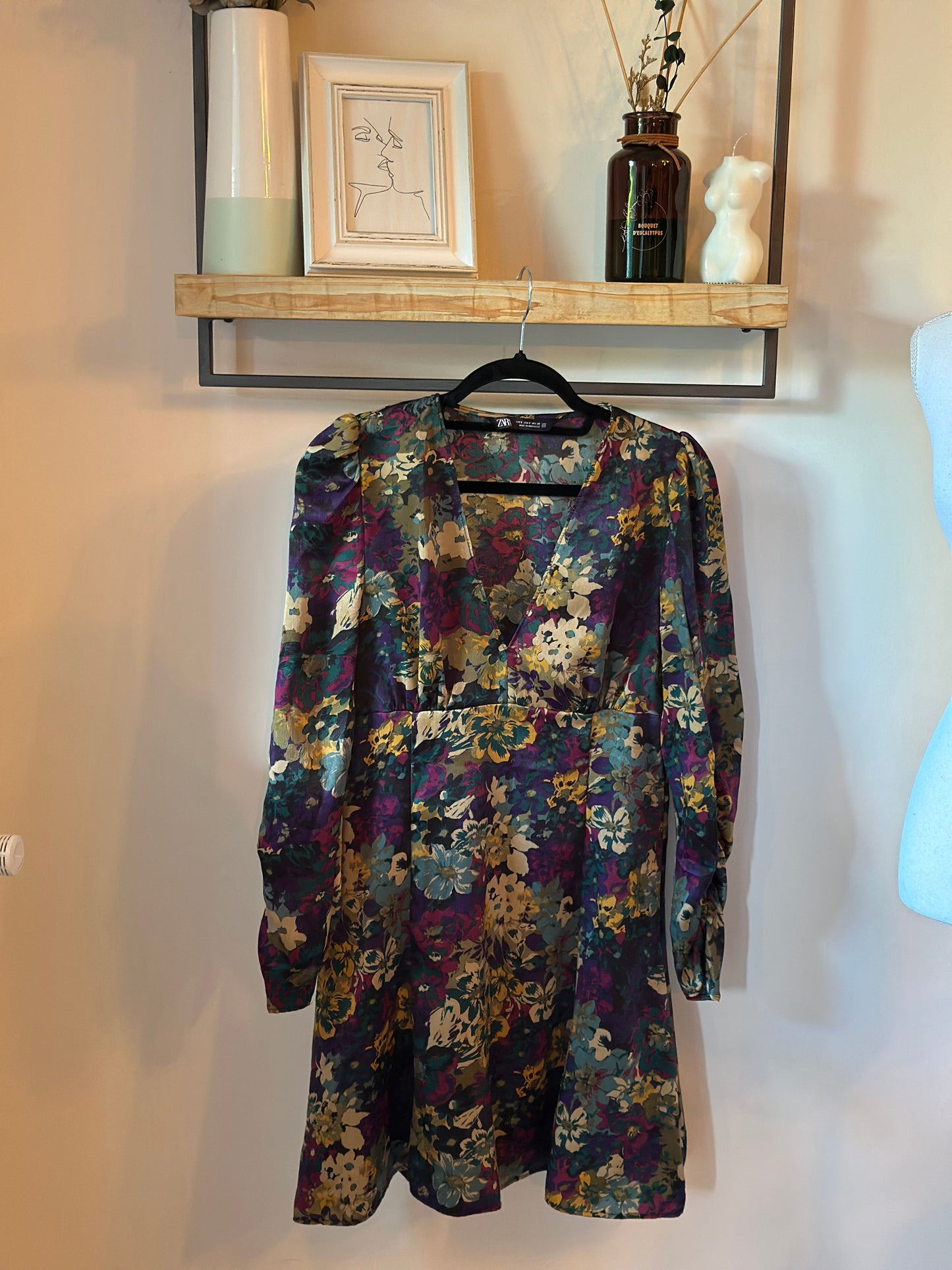 Robe fleurie satinée manches longues T.36