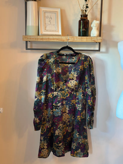 Robe fleurie satinée manches longues T.36