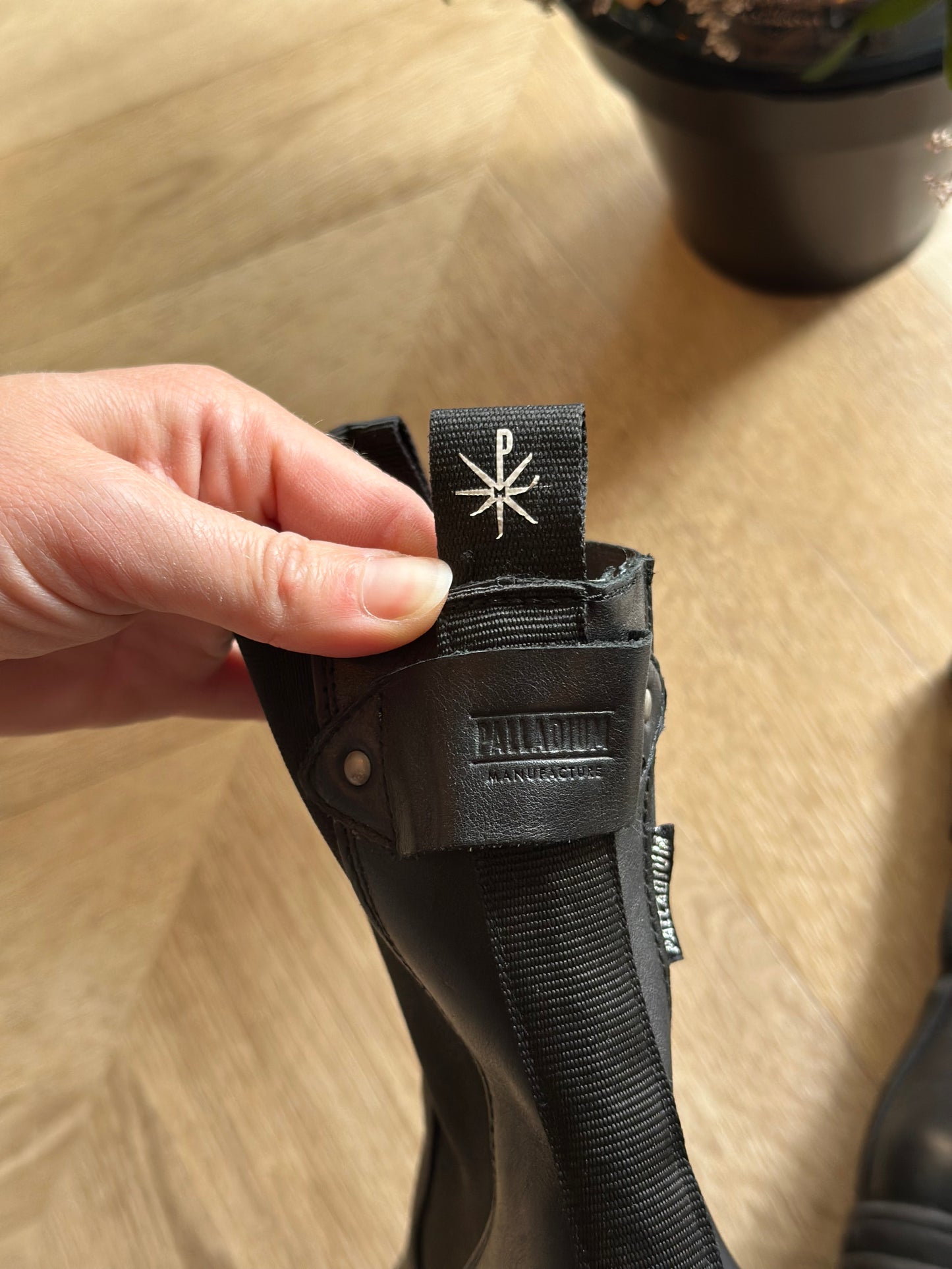 Bottines cuir noir motif uni Modèle Mona T.37