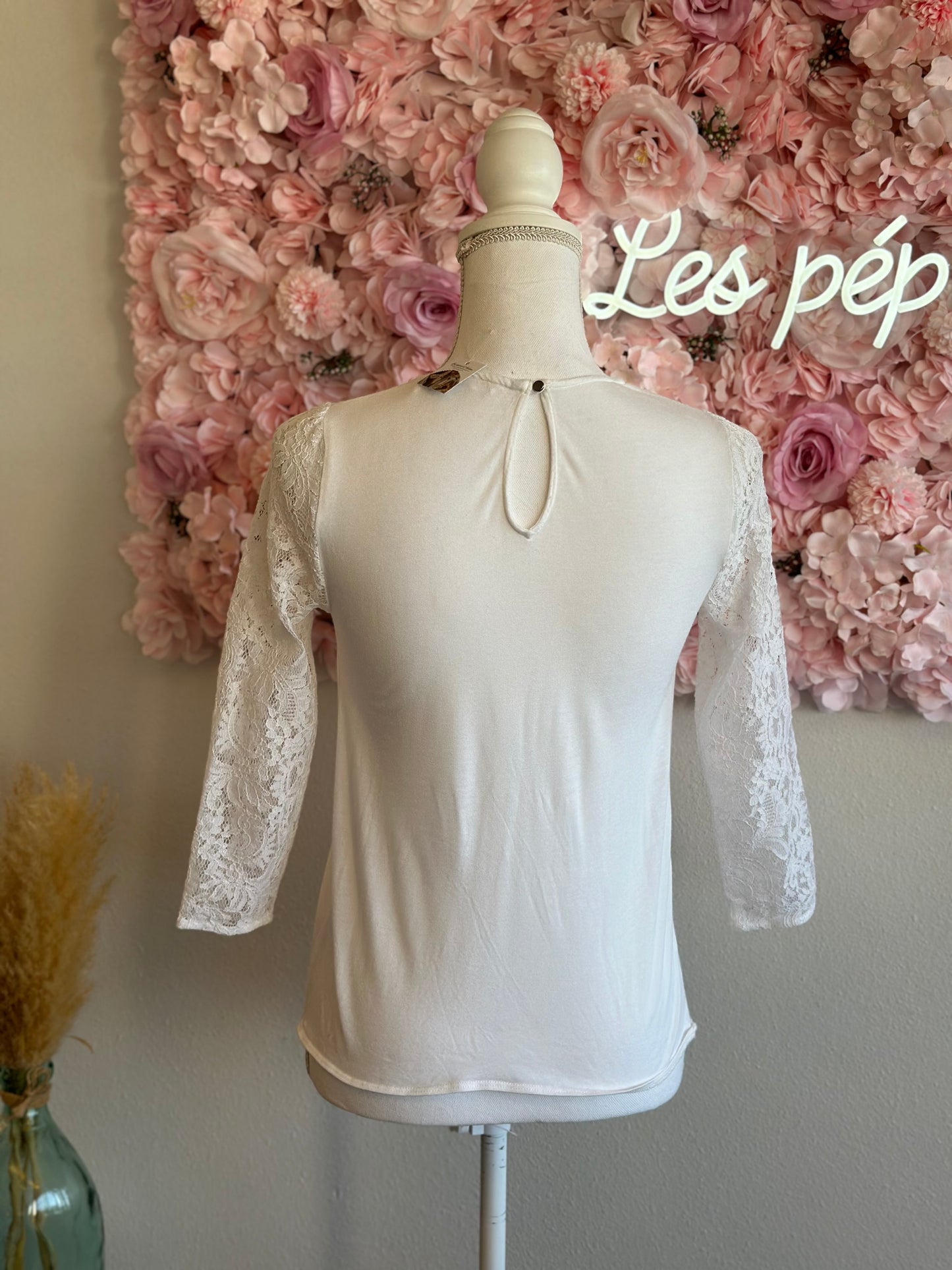 Blouse blanche avec détails en dentelle T.34