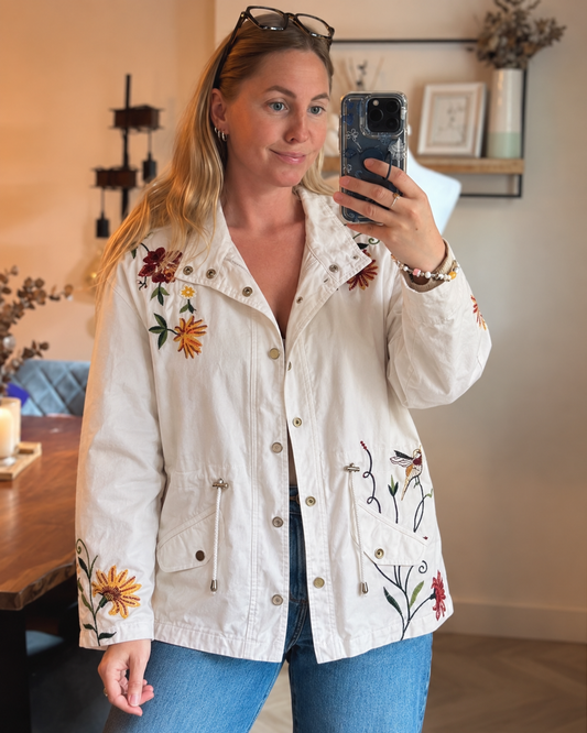 Veste parka blanche brodée – fleurs et sequins T.42