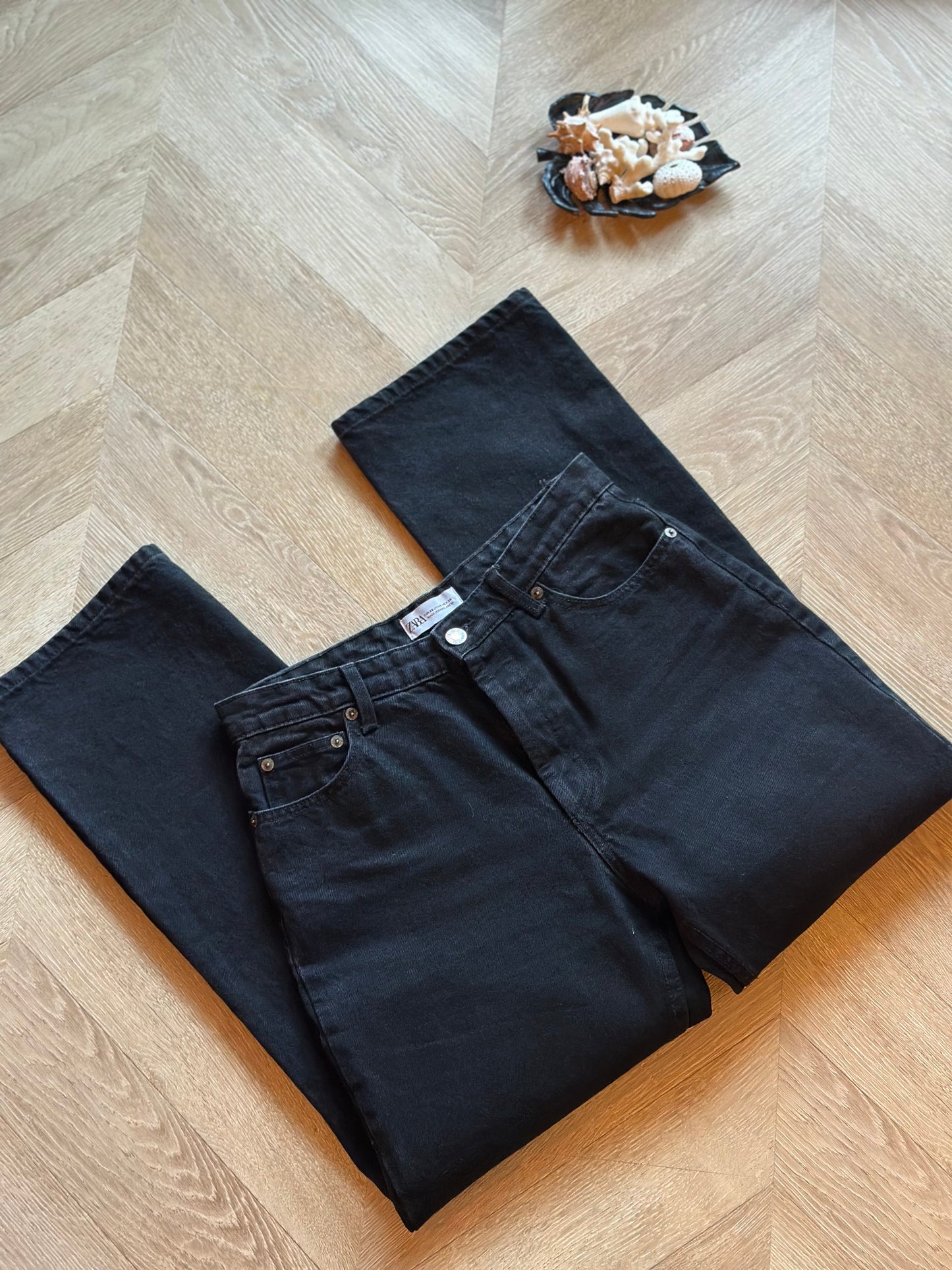 Jean noir jambes larges T.38
