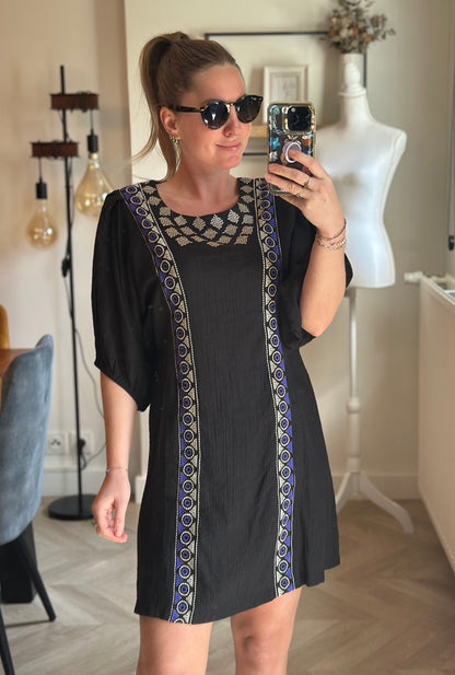 Robe noire brodée T.38
