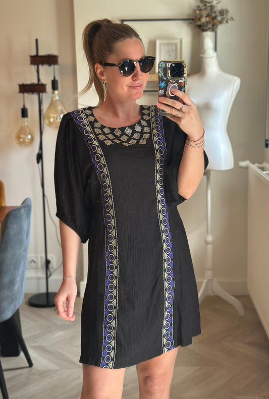 Robe noire brodée T.38