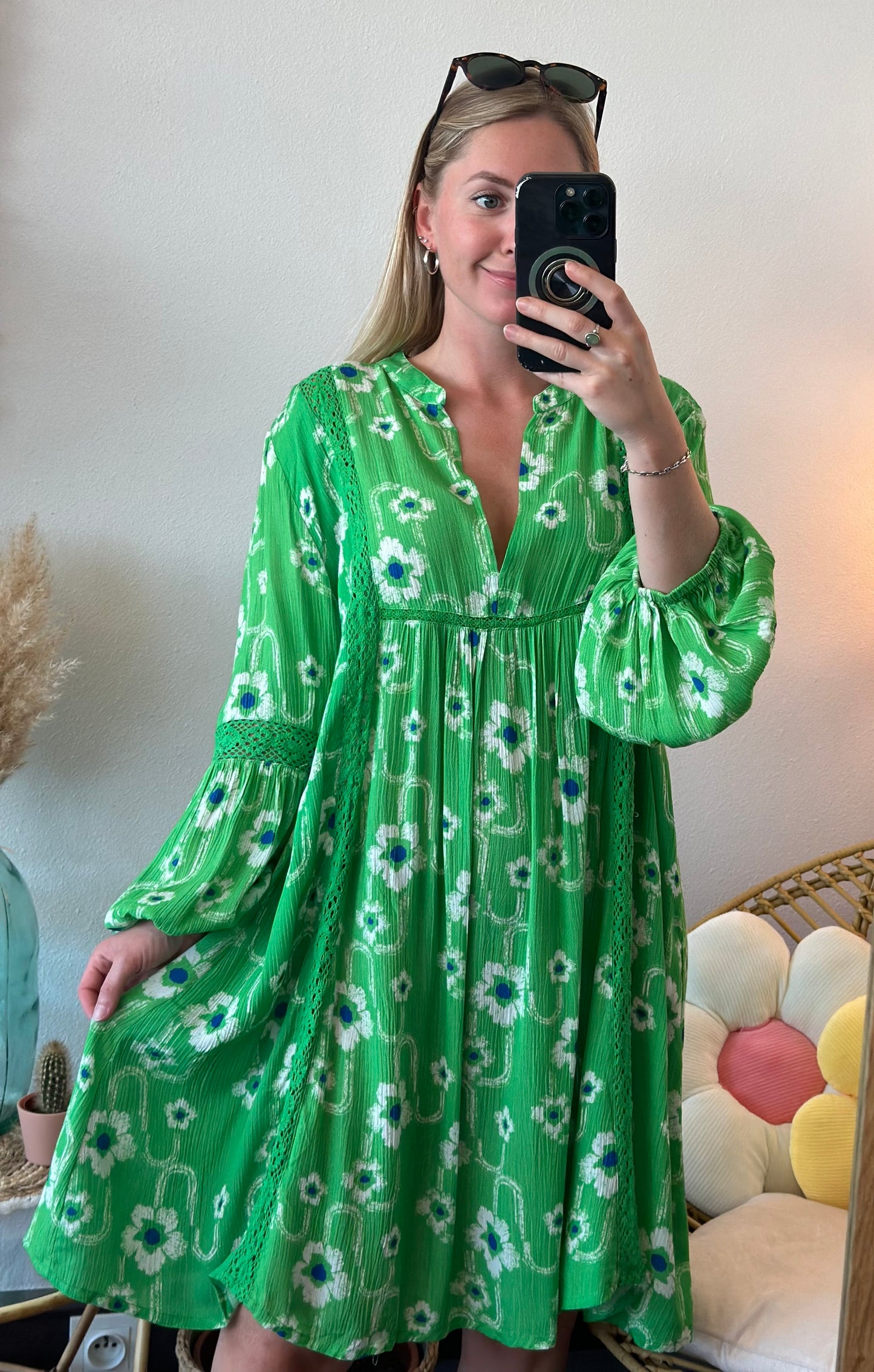 Robe estivale fluide verte à motifs fleuris T.U