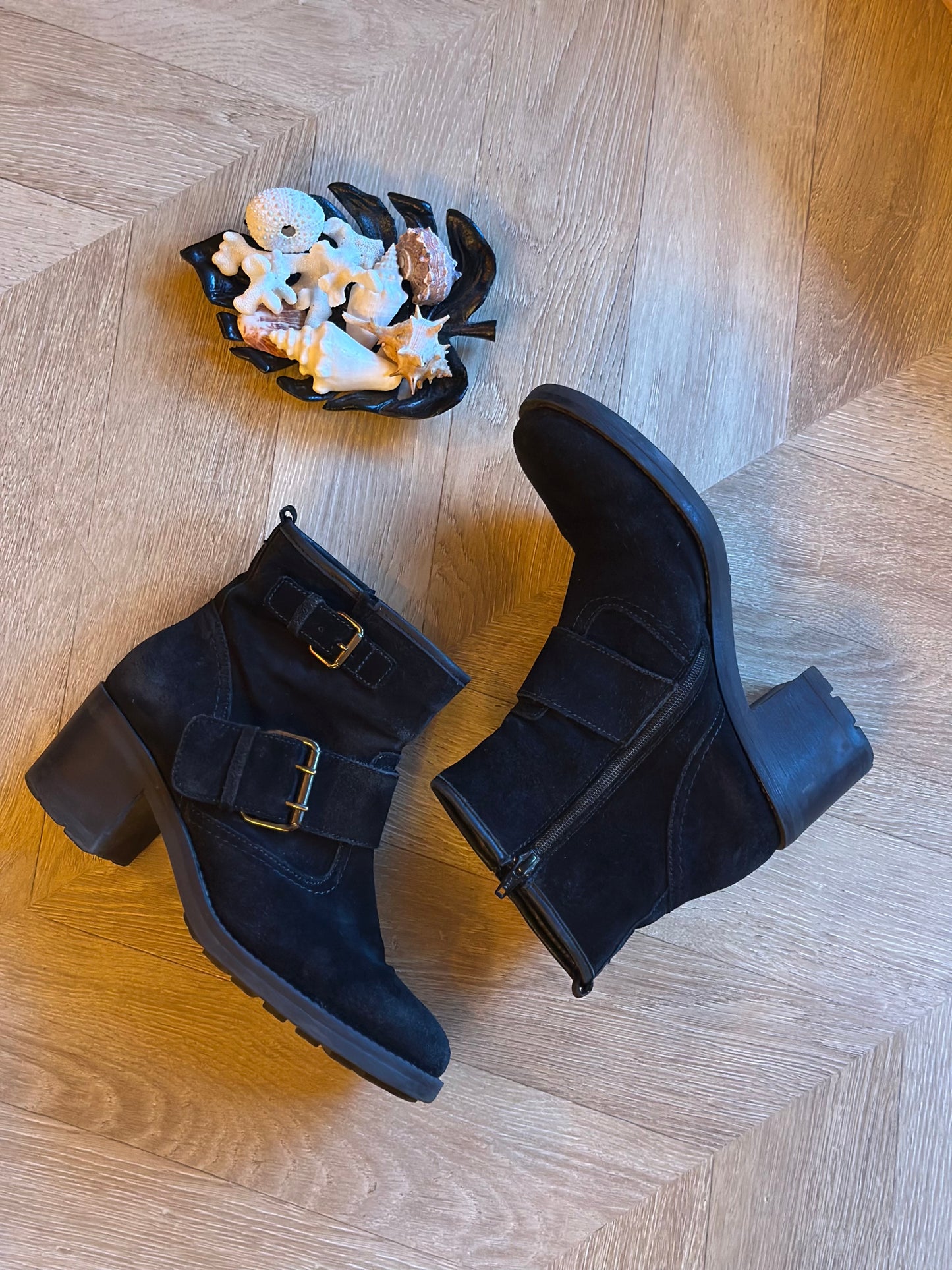 Bottines en cuir daim P.39