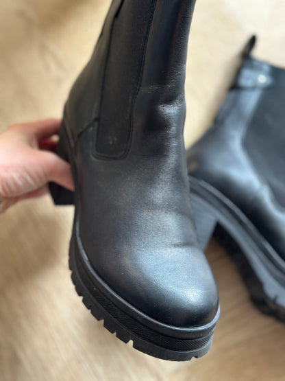 Bottines cuir noir motif uni Modèle Mona T.37