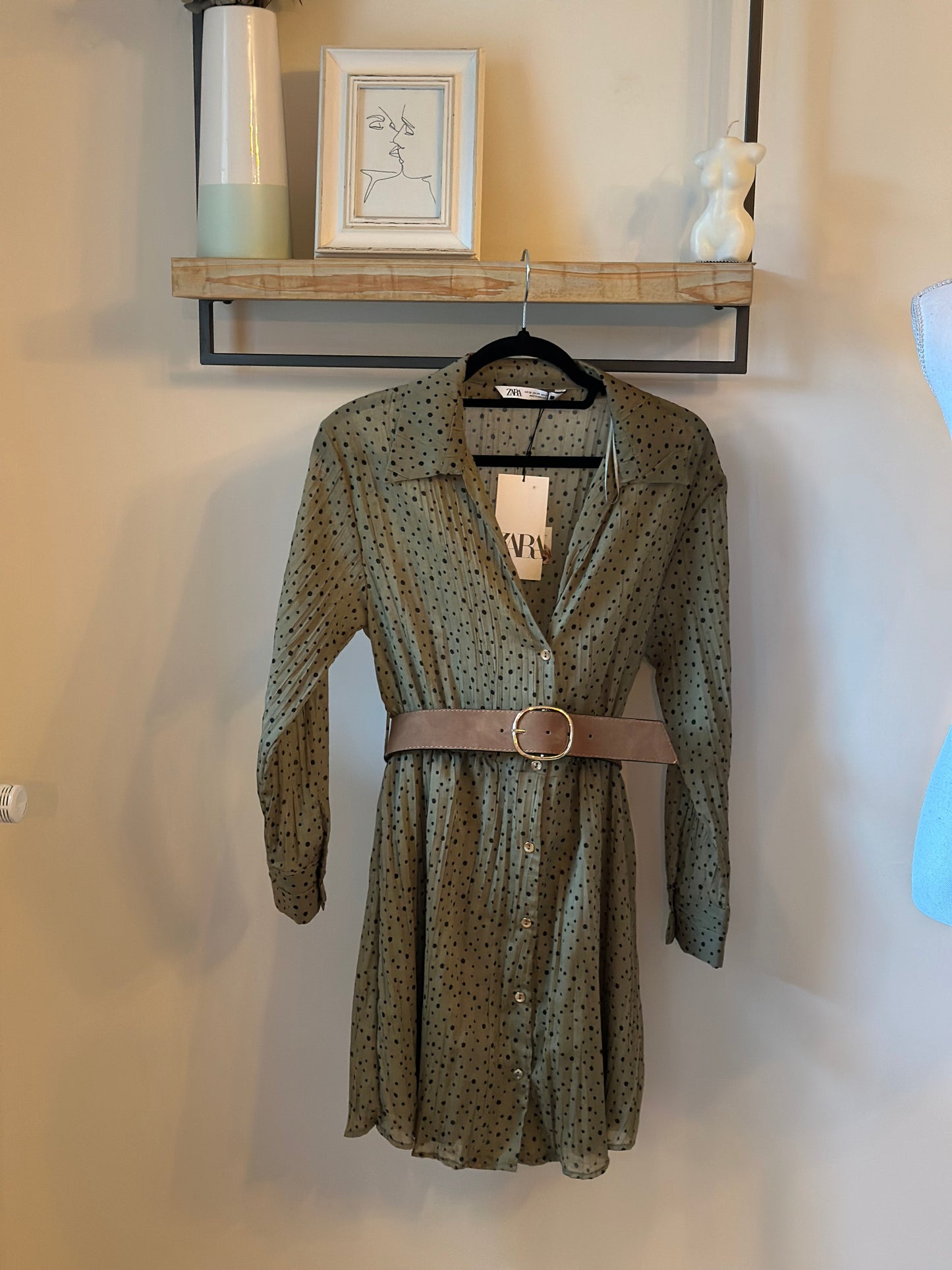Robe chemise fluide à pois kaki T.34 neuf avec étiquette