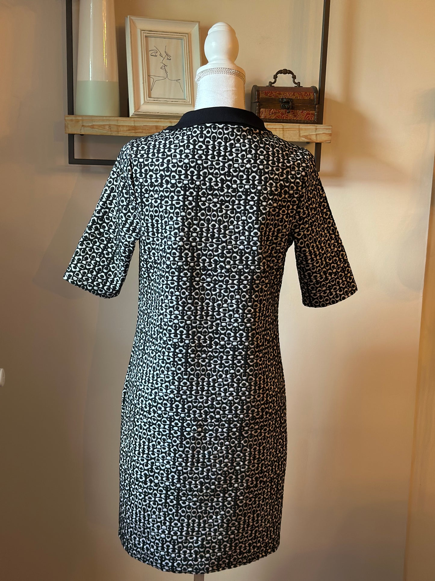 Robe droite imprimé graphique T.38