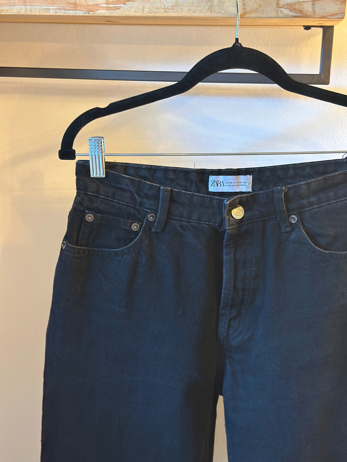 Jean noir jambes larges T.38