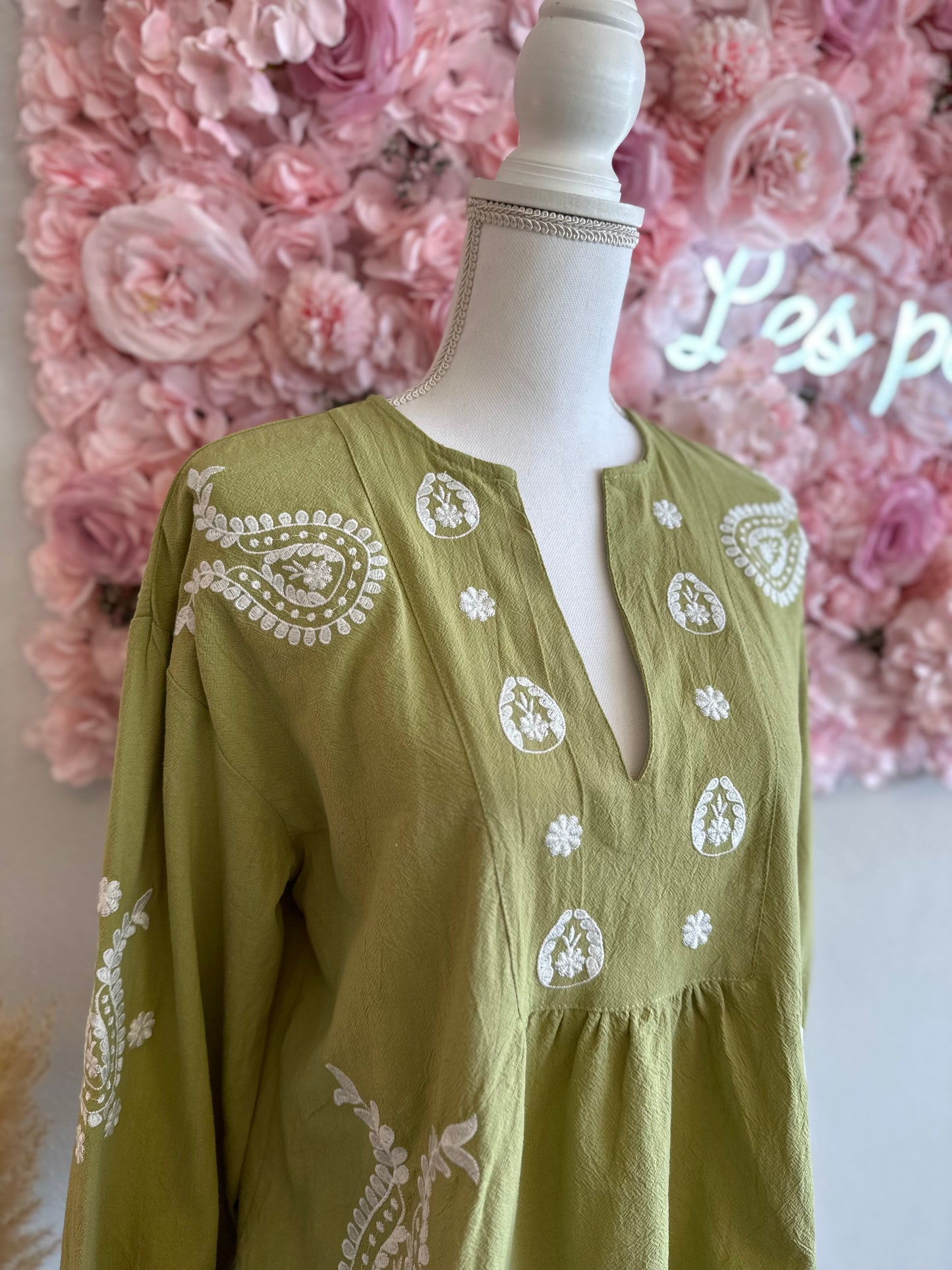 Blouse bohème verte en gaze de coton, broderie florale blanche, T.36