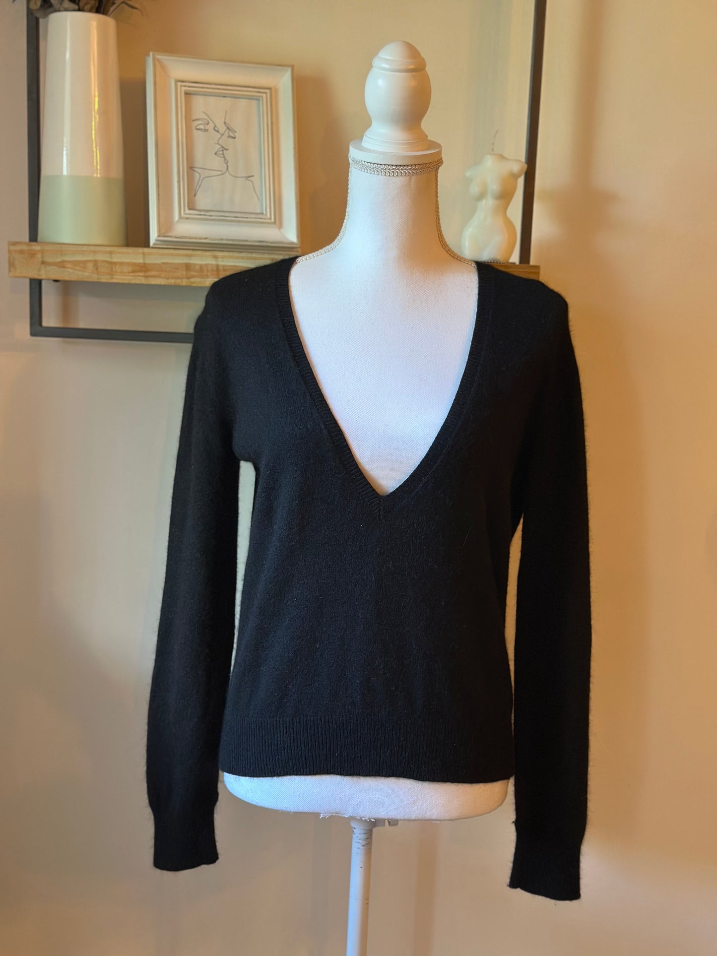 Pull noir col V laine mélangée T.34