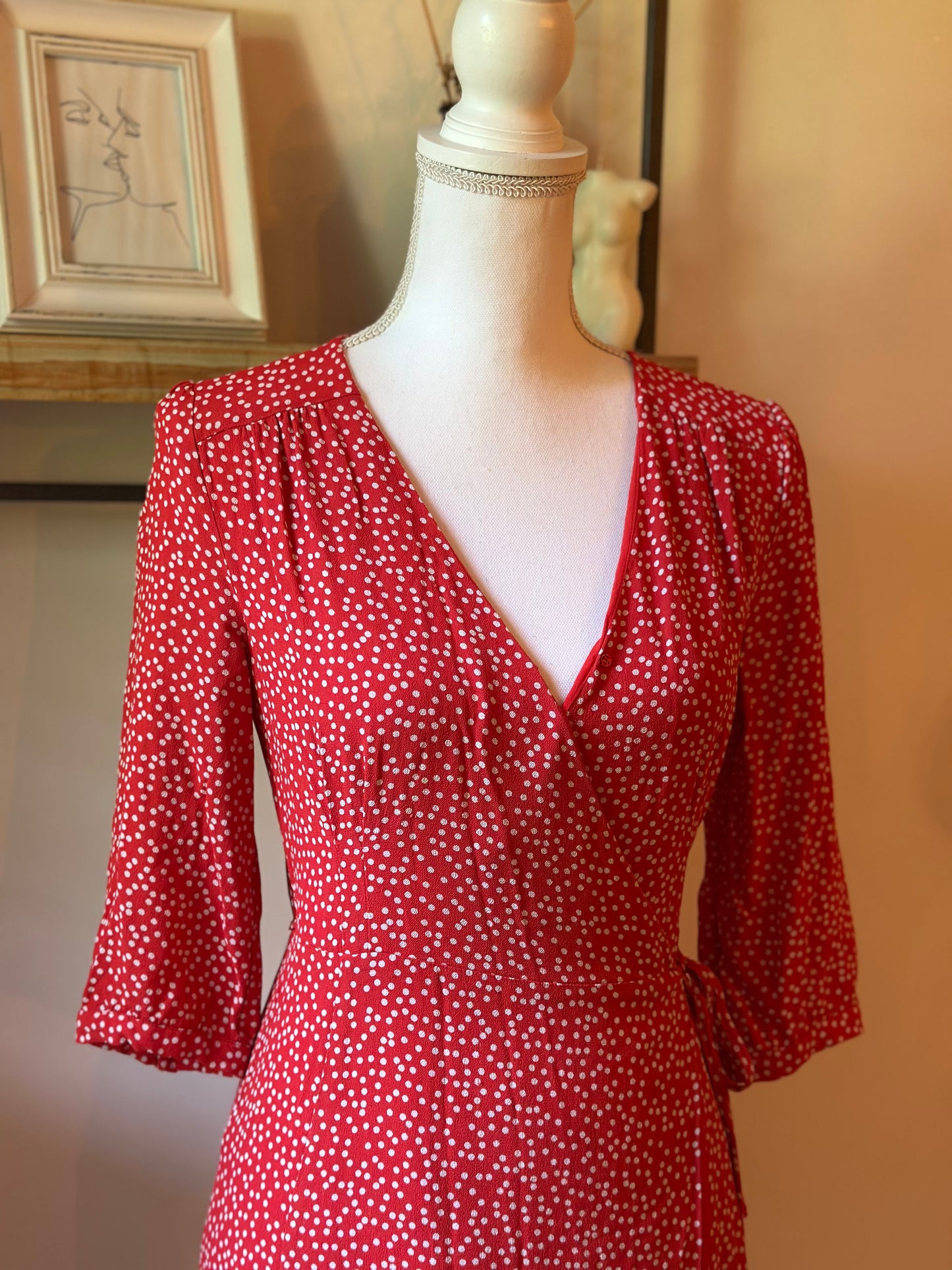 Robe portefeuille à pois rouge et blanc en viscose T.34