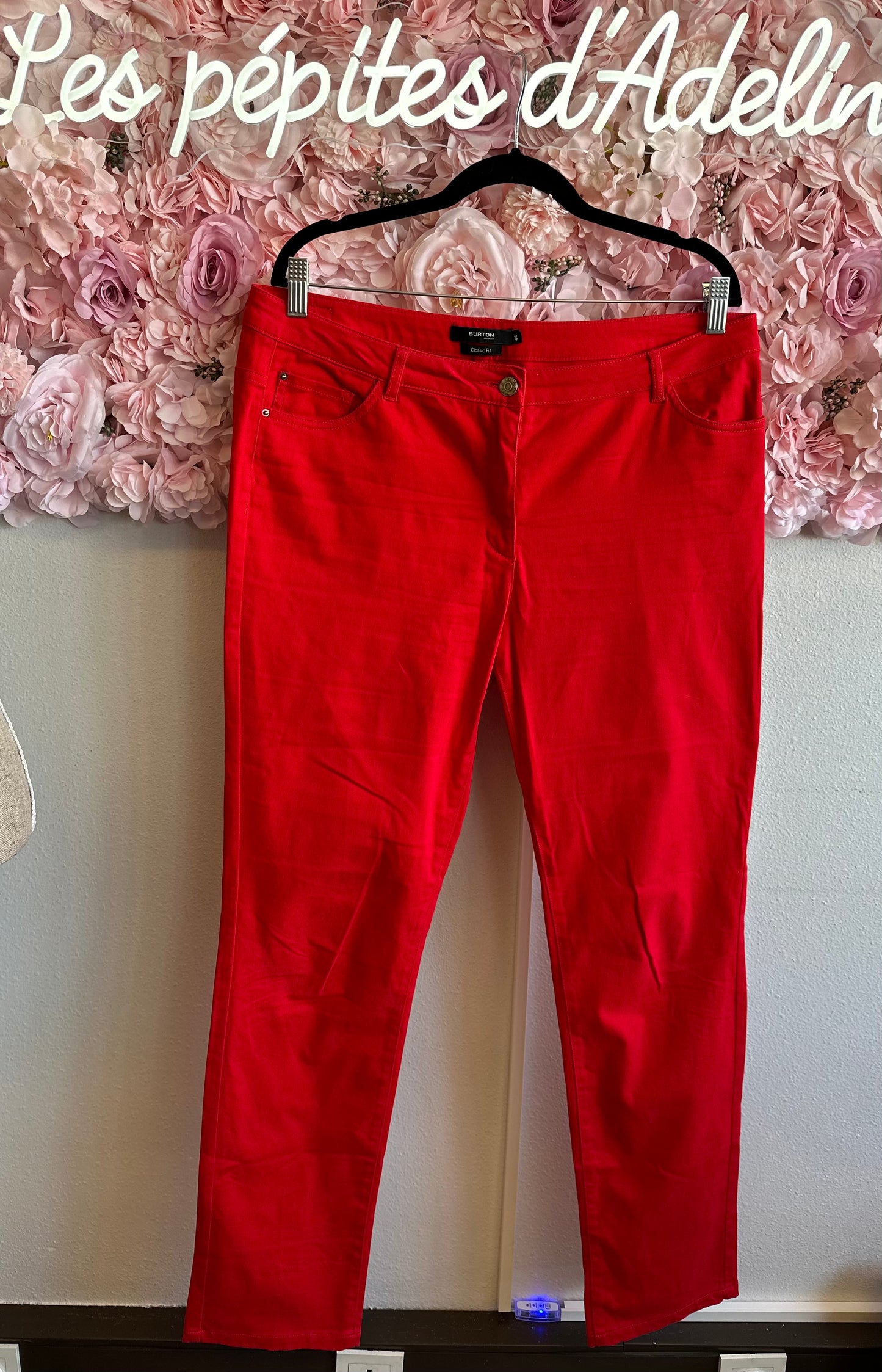 Pantalon jean rouge coupe Classic fit T.44