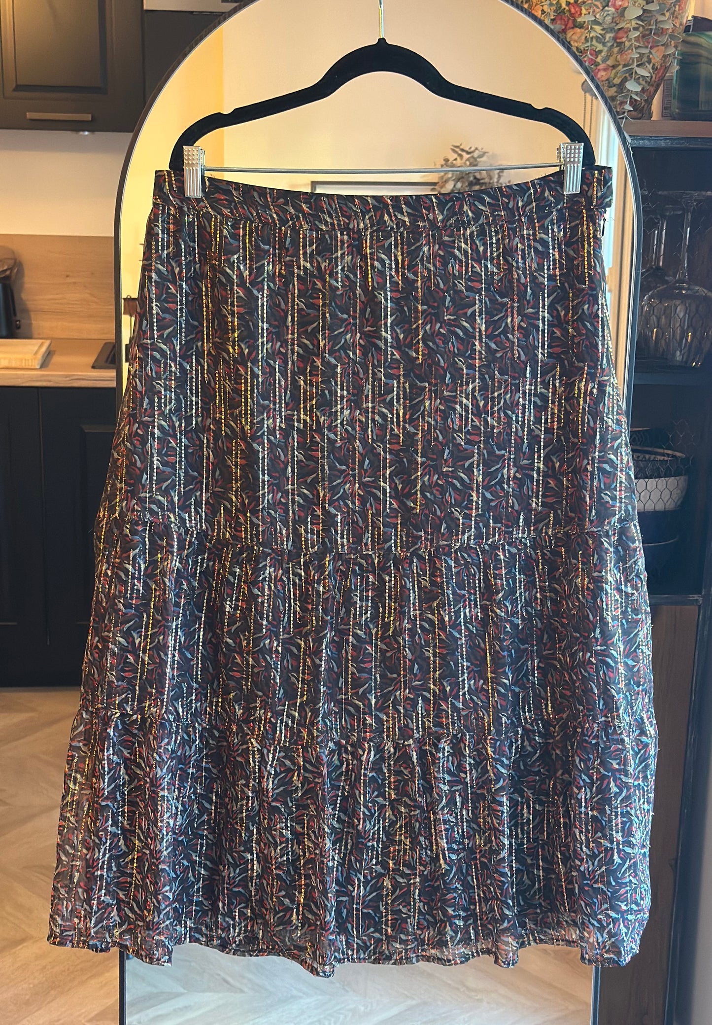 Jupe midi imprimée à fils lurex dorés T.44
